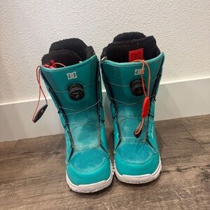 Quicksilver women’s Snow Boots
